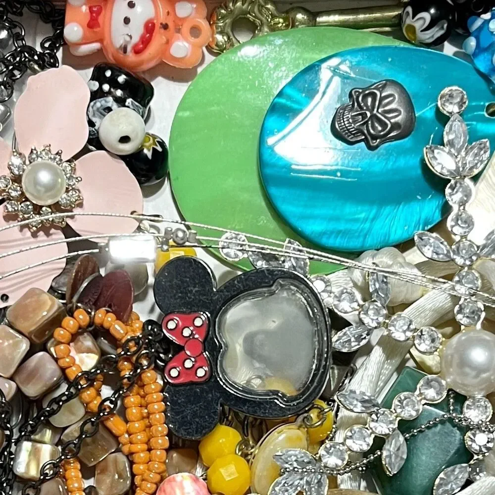 VTG - Now Repurpose Jewelry Rhinestone Beads Charms Harvest Materials Box 1#12.6